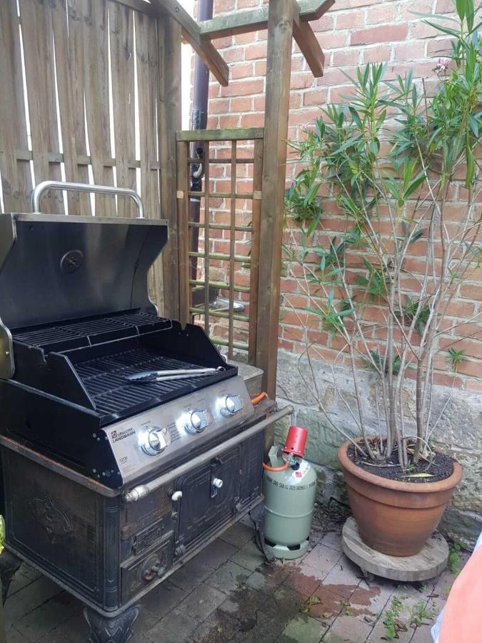 Aeltestes Haus In Quentel - Ferienwohnung 1 Mit Kleinem Garten Hessisch Lichtenau ภายนอก รูปภาพ