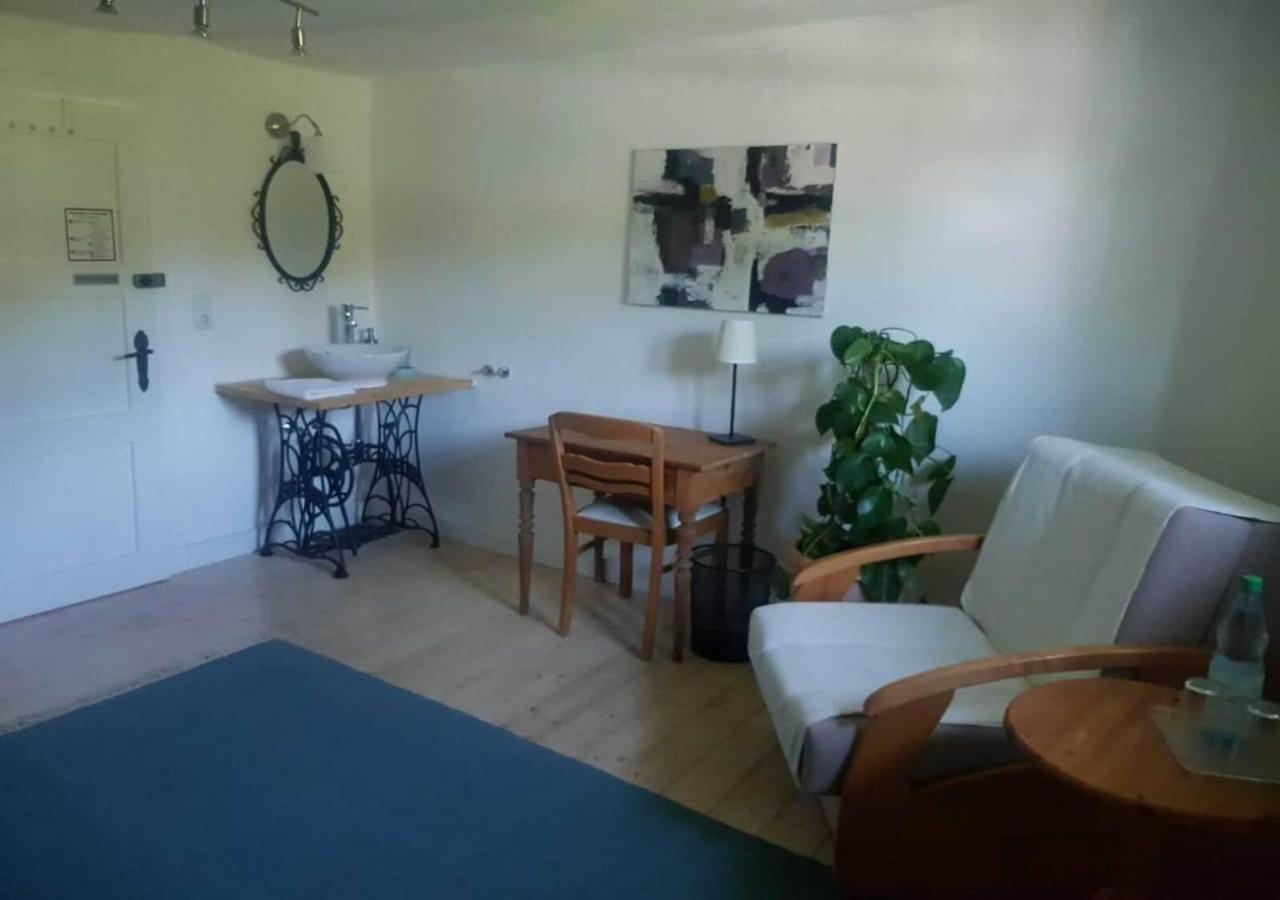 Aeltestes Haus In Quentel - Ferienwohnung 1 Mit Kleinem Garten Hessisch Lichtenau ภายนอก รูปภาพ